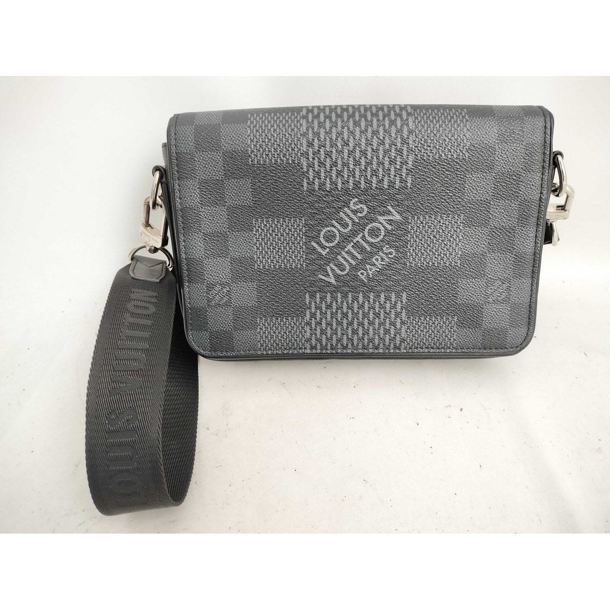 Louis Vuitton Studio Messenger, Damier Graphite 3D